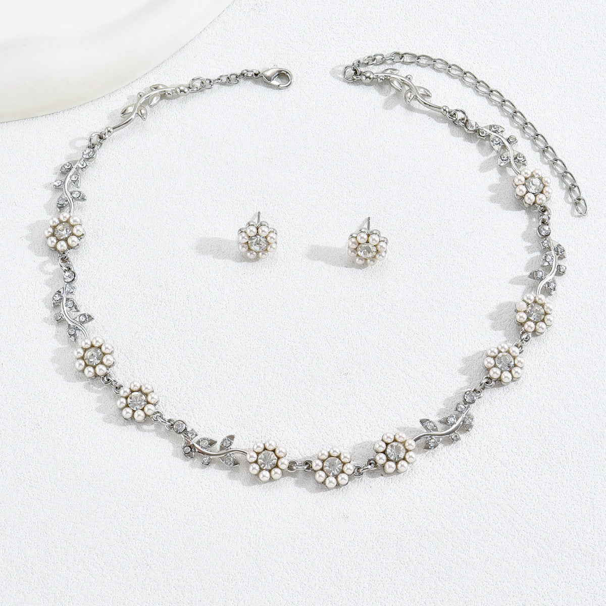 Wholesale Personalized Floral Design Inlaid with Pearl Zircon Earrings and Necklace Set